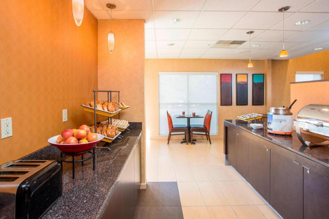 Residence Inn Топика Екстериор снимка